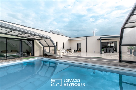 Contemporary single storey villa with pool