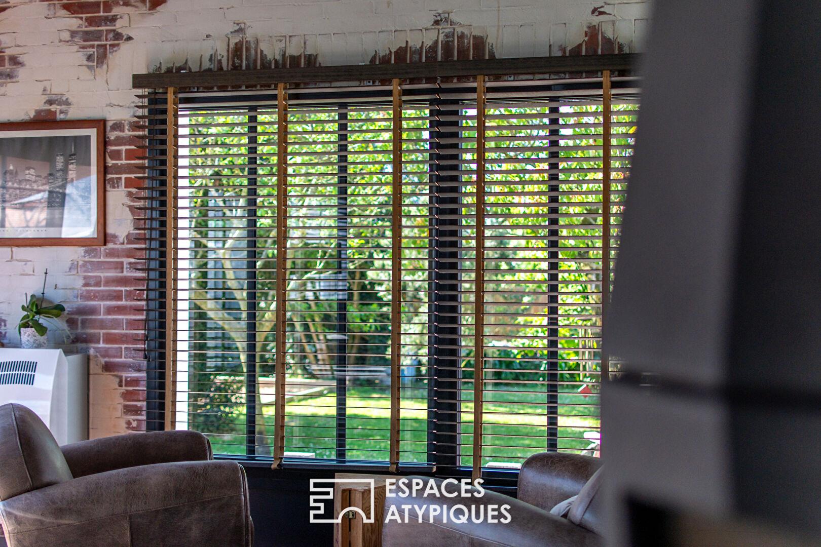 Maison de style industriel avec jacuzzi et terrasses
