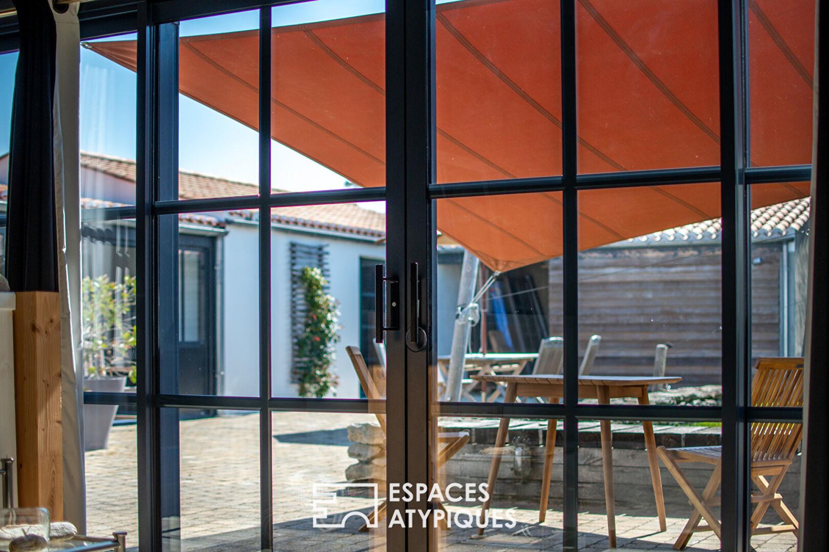 Maison de style industriel avec jacuzzi et terrasses