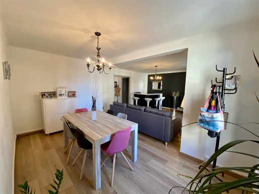 1st floor apartment: double living room, 2 bedrooms, terrace, cellar and parking