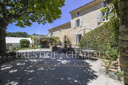 Prestigious residence 300m2 and its 3 cottages and 2 swimming pools on 50,000m2 of land