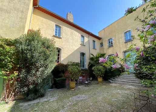 Ardèche- Mansion of the XVIII th 950 M2, on 3 levels.