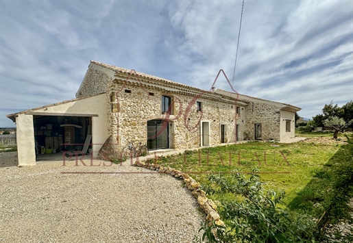 Renovated Provençal farmhouse