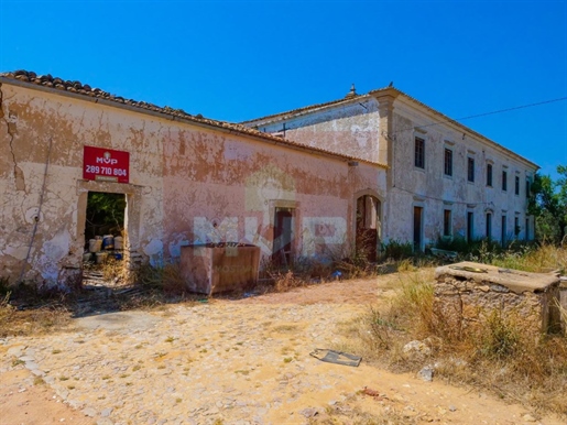 Ruined farm in Albufeira