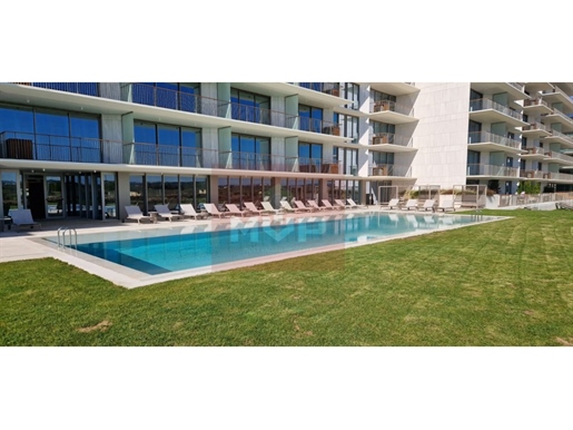 Apartamento à Beira-Mar com Terraço Privado de 100 m² em Condomínio Exclusivo