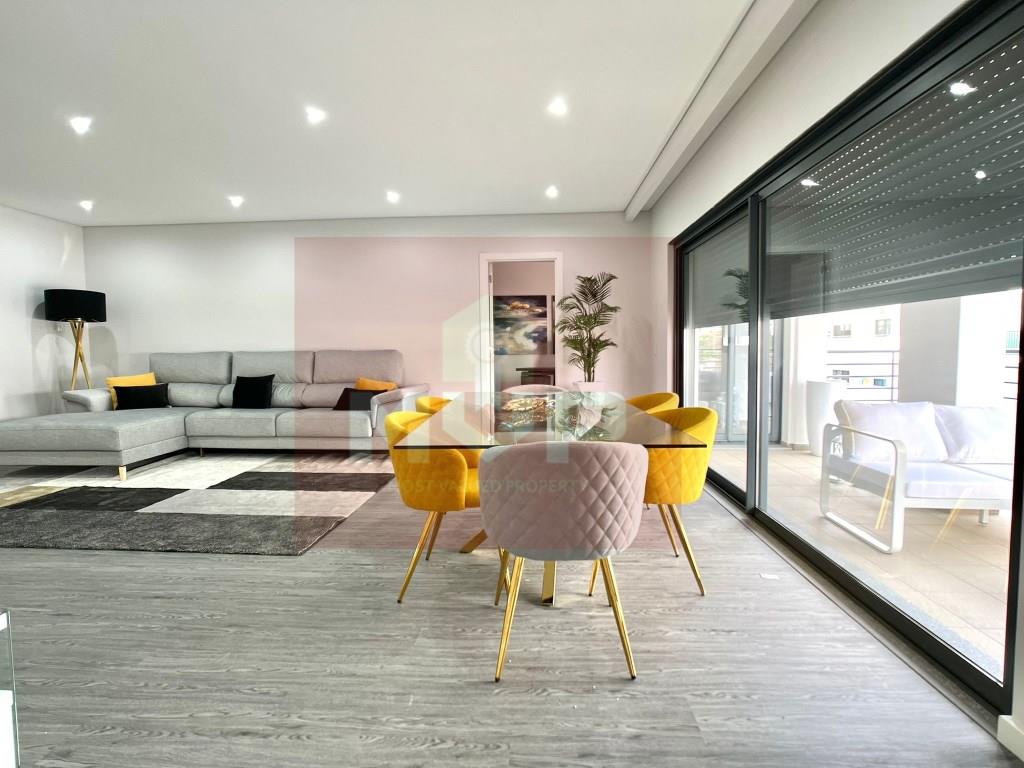 New 4 bedroom apartment with parking and swimming pool Olhão