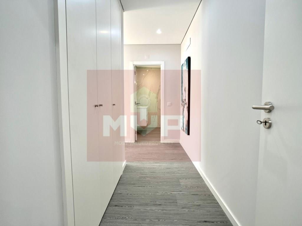 New 4 bedroom apartment with parking and swimming pool Olhão