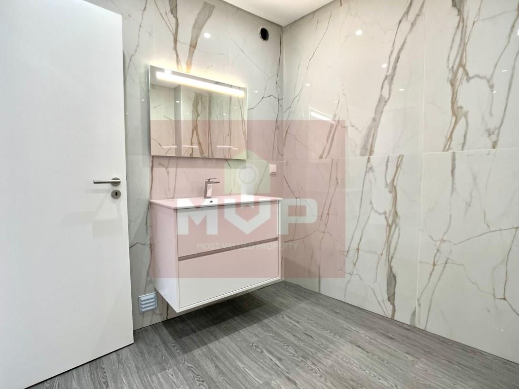 New 4 bedroom apartment with parking and swimming pool Olhão