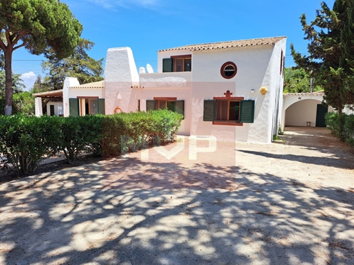 Excellent 3 bedroom villa with swimming pool just a few minutes from Vale do Lobo Resort