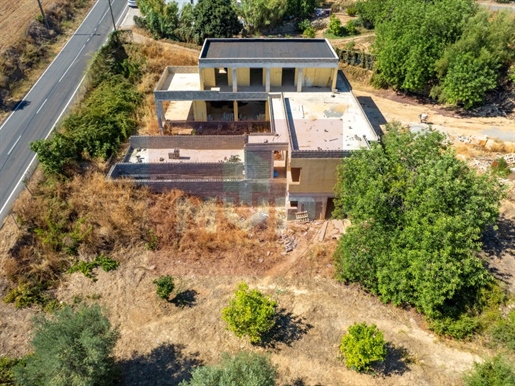 Haus soll auf dem Gelände von Azinheiro fertiggestellt werden