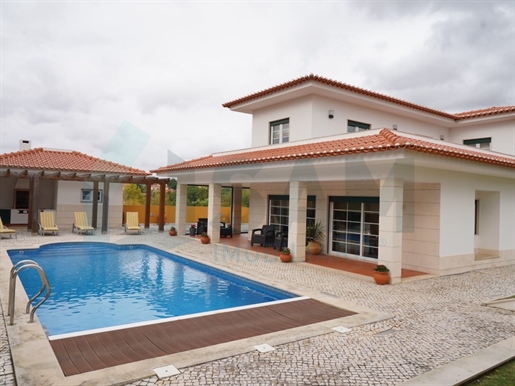 Luxury 6 Bedroom Residence with Pool 35 minutes from Lisbon