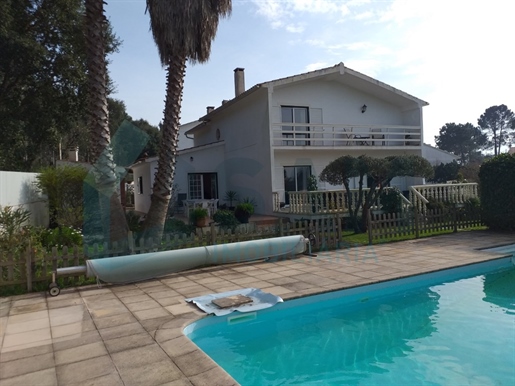 Detached T3+1 house with swimming pool 5 minutes from the center of Caldas da Rainha