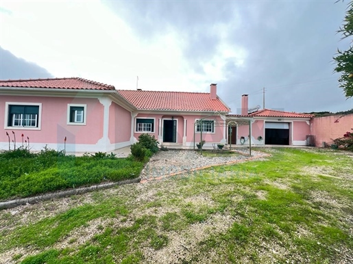 4 bedroom villa with covered barbecue and garden