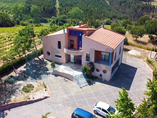 Exceptional 6+1 bedroom villa less than an hour from Lisbon