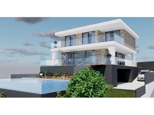 Villa de 3+1 chambres avec piscine, garage et vues spectaculaires sur Coimbra !