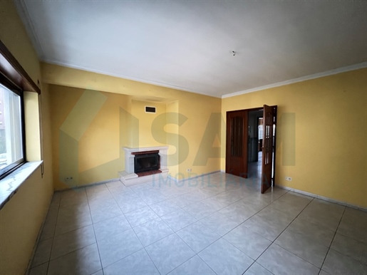 3 bedroom flat for sale in Marinheiros