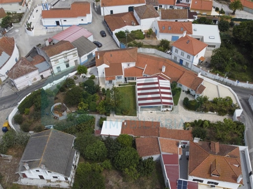 Manor house (former manor house of Quinta da Marteleira)