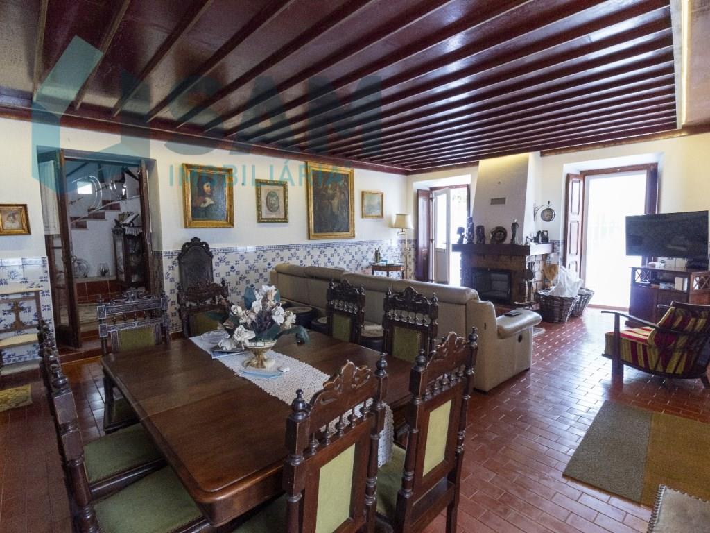 Manor house (former manor house of Quinta da Marteleira)
