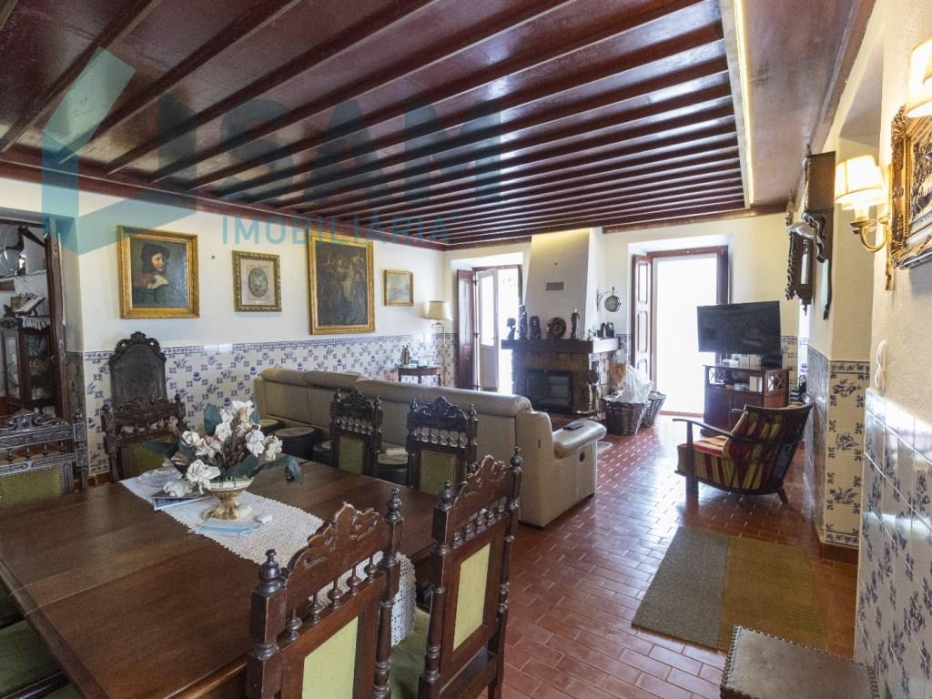 Manor house (former manor house of Quinta da Marteleira)
