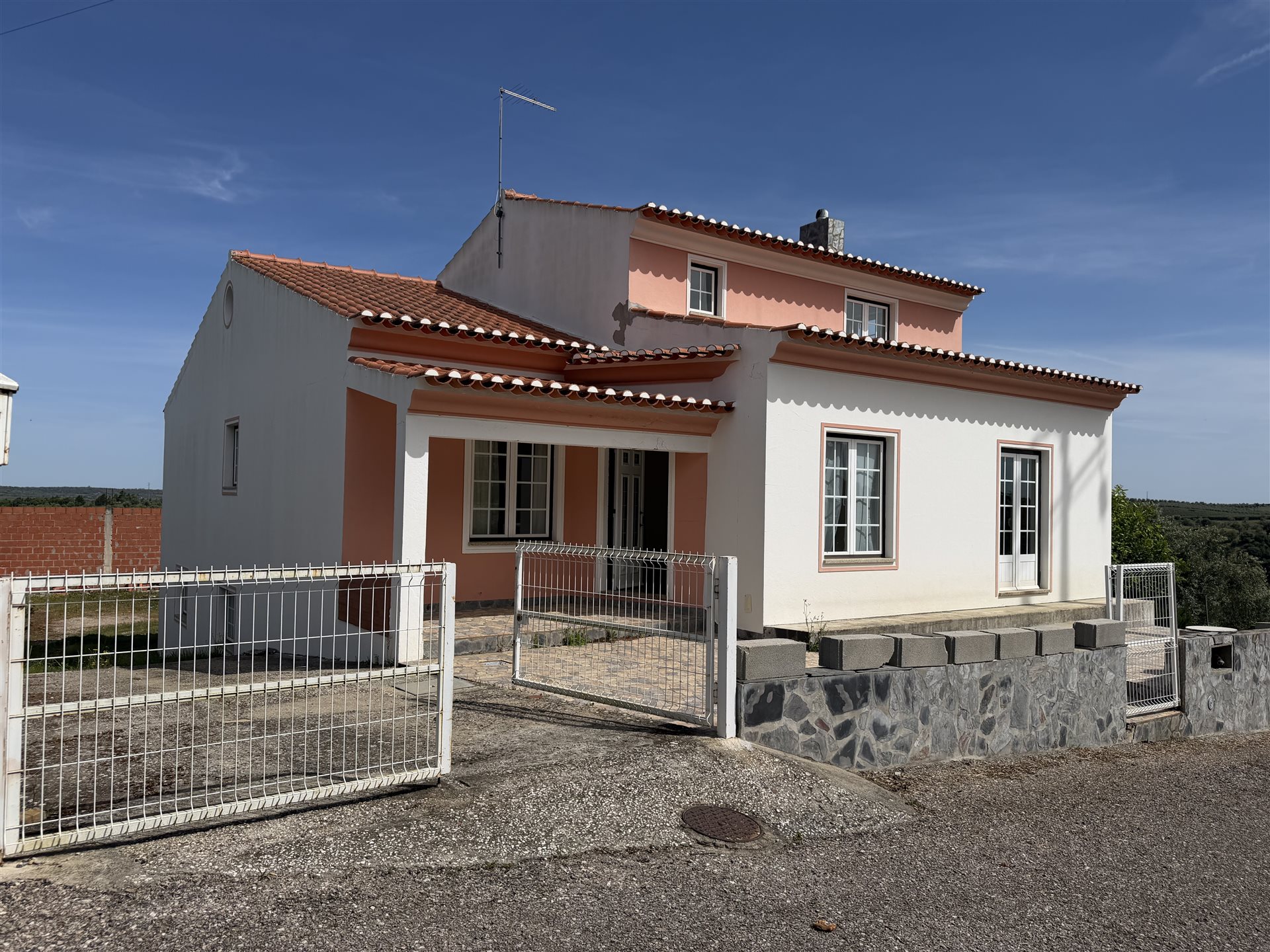 Casa met 3 Slaapkamers | 290 m2 | 612 m2 grond | Albufeira do Maranhão-Avis, Portalegre