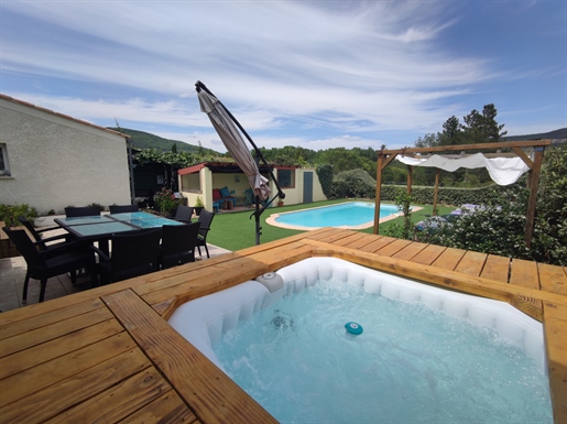 Villa de plein pied avec garage piscine sur une parcelle de 1515 m2
