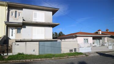 House with 3 fronts with garden - São João de Ver