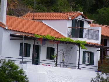 (Na prodaju) Stambena samostojeća kuća || Prefektura Magnesia/Sporades-Skopelos - 103 m2, 4 spavaće