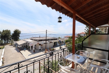 (Zum Verkauf) Wohnwohnung || N. Magnesia/Sporades-Skopelos - 98 m2, 4 Schlafzimmer, 150.000€
