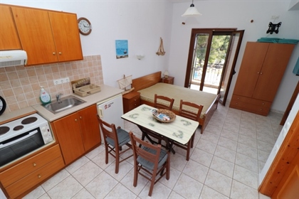 (Zum Verkauf) Wohnwohnung || N. Magnesia/Sporades-Skopelos - 98 m2, 4 Schlafzimmer, 150.000€