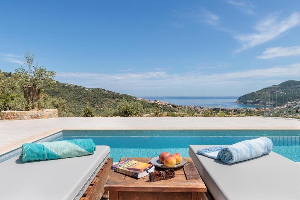 (For Sale) Residential Residence complex || Magnisia/Sporades-Skopelos - 160 Sq.m, 4 Bedrooms, 8500.