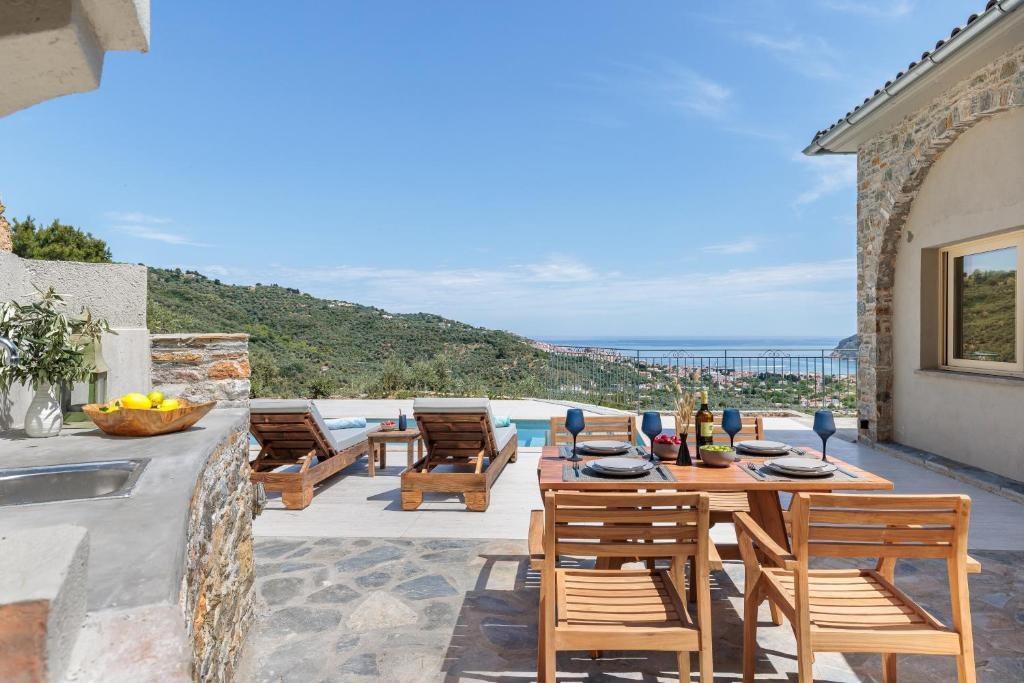 (For Sale) Residential Residence complex || Magnisia/Sporades-Skopelos - 160 Sq.m, 4 Bedrooms, 8500.