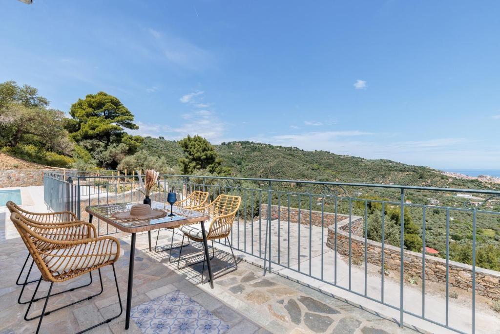 (For Sale) Residential Residence complex || Magnisia/Sporades-Skopelos - 160 Sq.m, 4 Bedrooms, 8500.