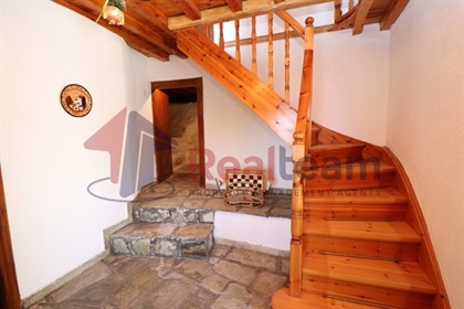 (למכירה) בית דו-מפלסי || מחוז מגנזיה/מקריניצה - 230 מ"ר, 3 חדרי שינה, 200.000€