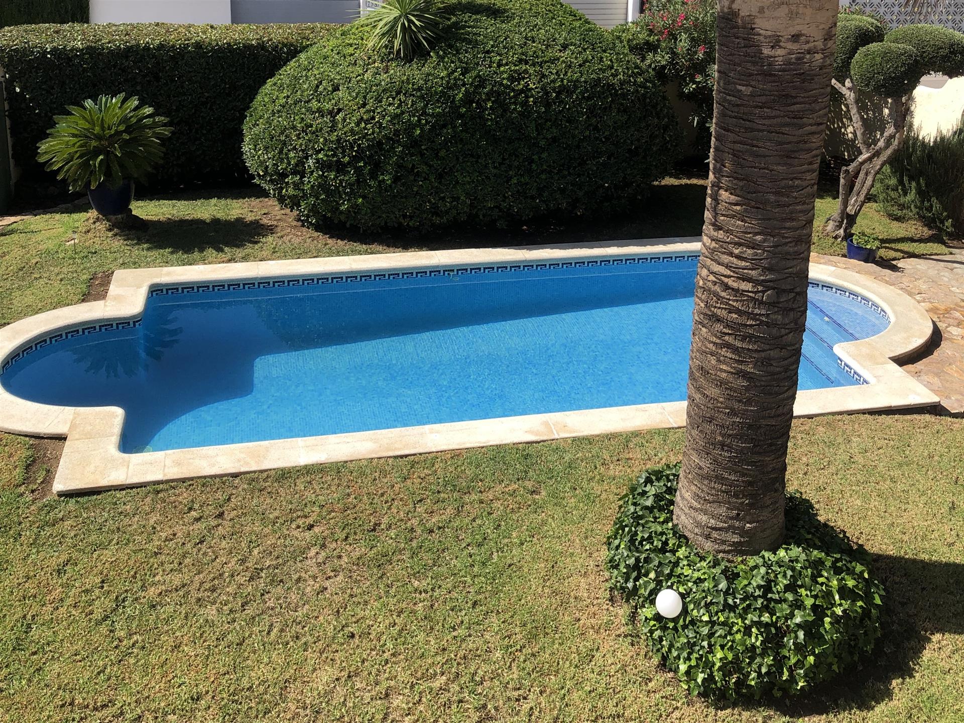 Authentic house with pool and mooring rentals nearby