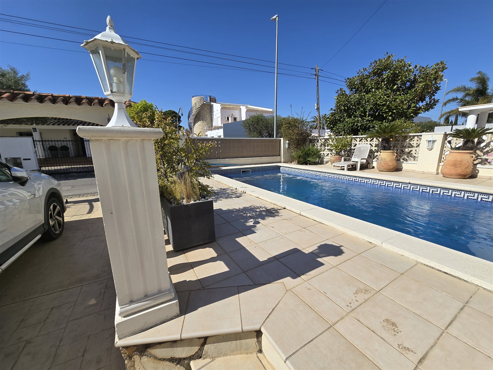 Haus mit touristischer Lizenz in Empuriabrava, ideal als Investition oder Zweitwohnsitz.