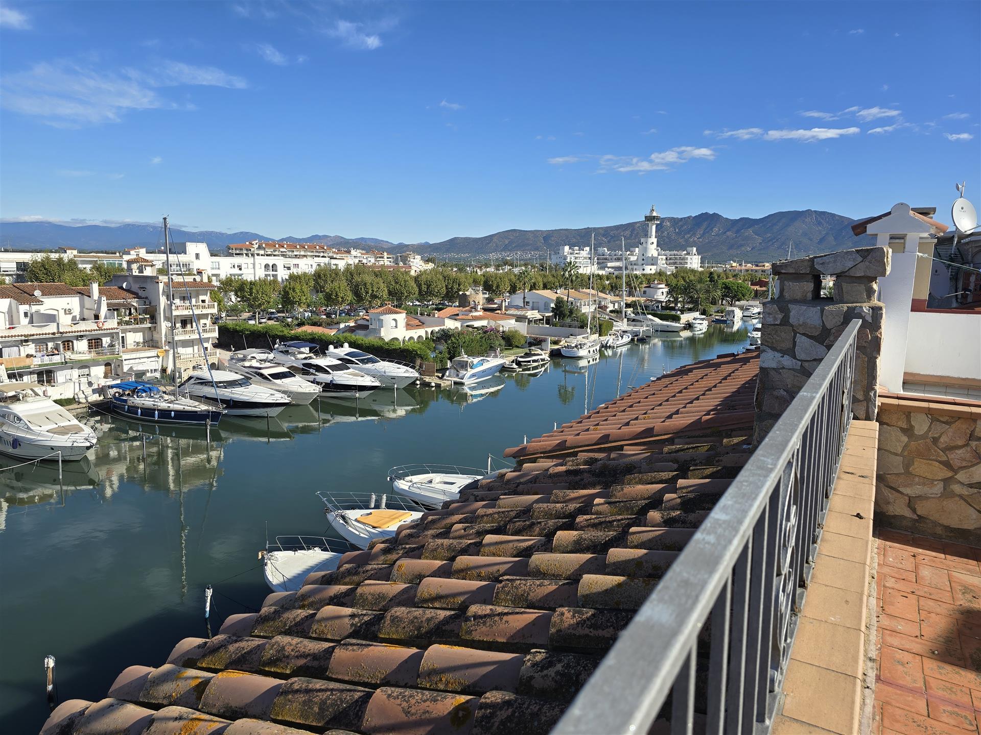 2-Bedrooms penthouse, sea view and canal view