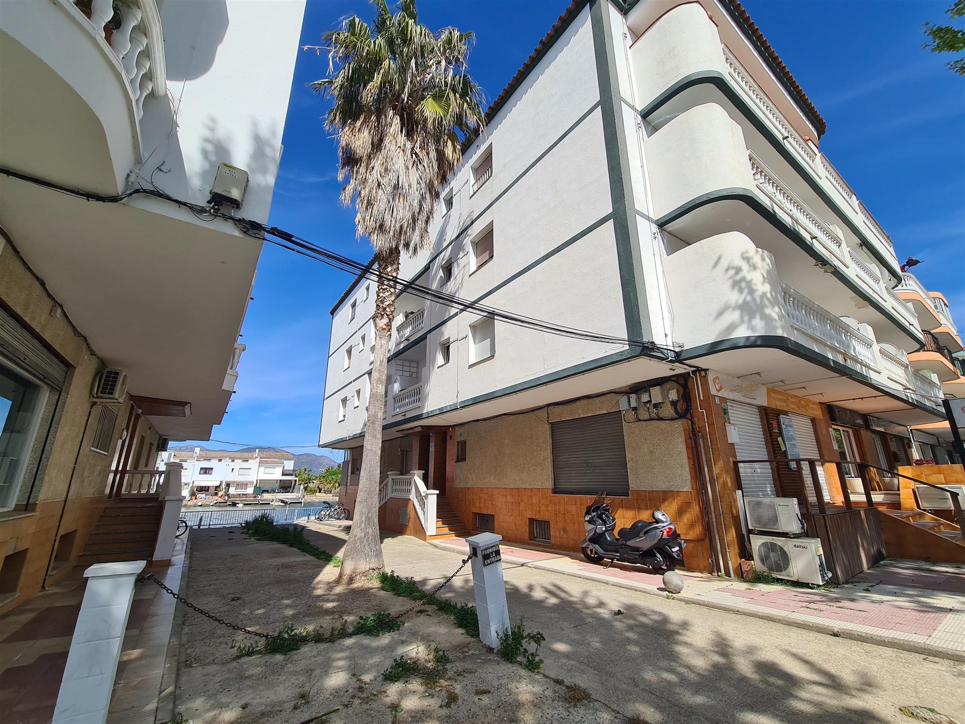 3-Bedrooms apartment, 1km from the beach