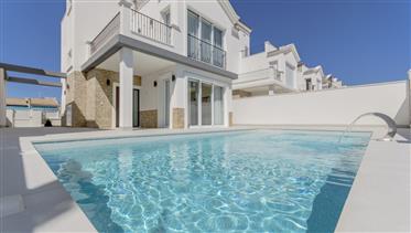 Villa soleada con piscina en Alicante
