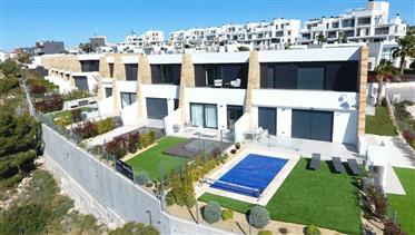 Terraza casa con piscina en Alicante