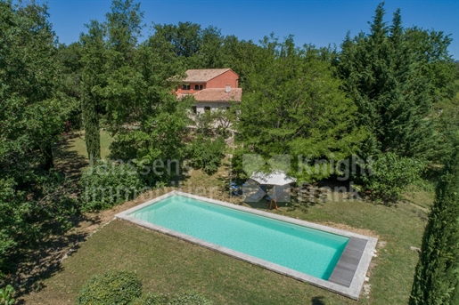 A countryside house with a pool for sale in Roussillon