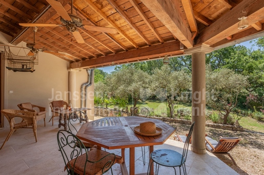 A countryside house with a pool for sale in Roussillon