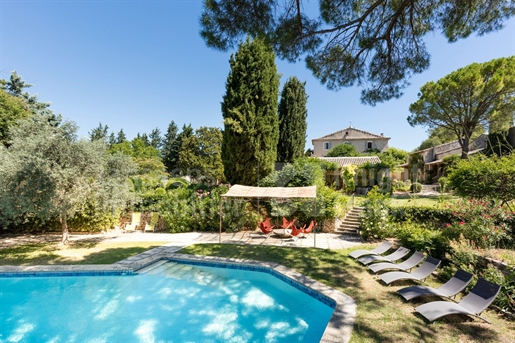 Stone-Built village house with pool for sale in Gordes