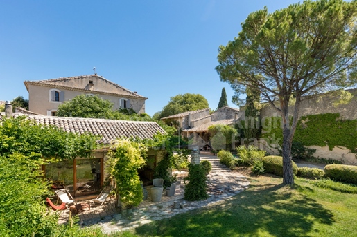 Stone-Built village house with pool for sale in Gordes