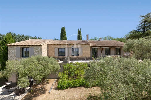 Stone house with pool for sale in Gordes