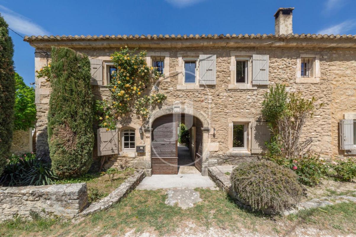 Mas du 18ème avec jardin et piscine à vendre dans le Luberon