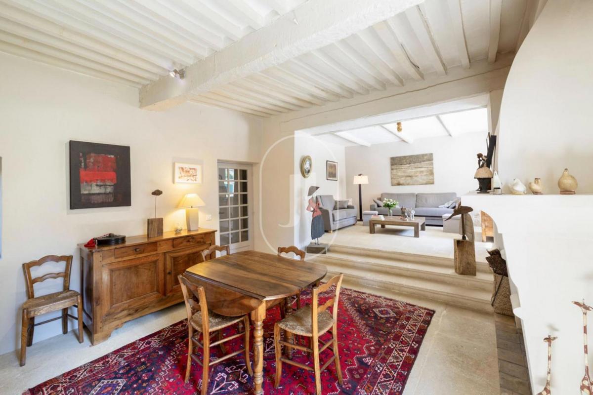 Mas du 18ème avec jardin et piscine à vendre dans le Luberon