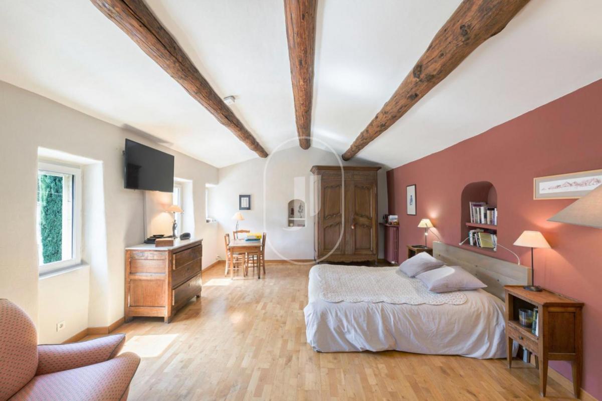 Mas du 18ème avec jardin et piscine à vendre dans le Luberon