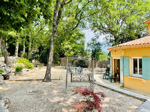 Villa with pool and view for sale in the Luberon