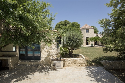 Dorfhaus mit Grundstück und Schwimmbecken in Le Revest du Bion z