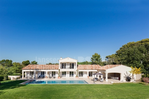 Villa with pool and view for sale in Ménerbes